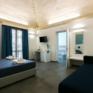 2* Hotel Pharos